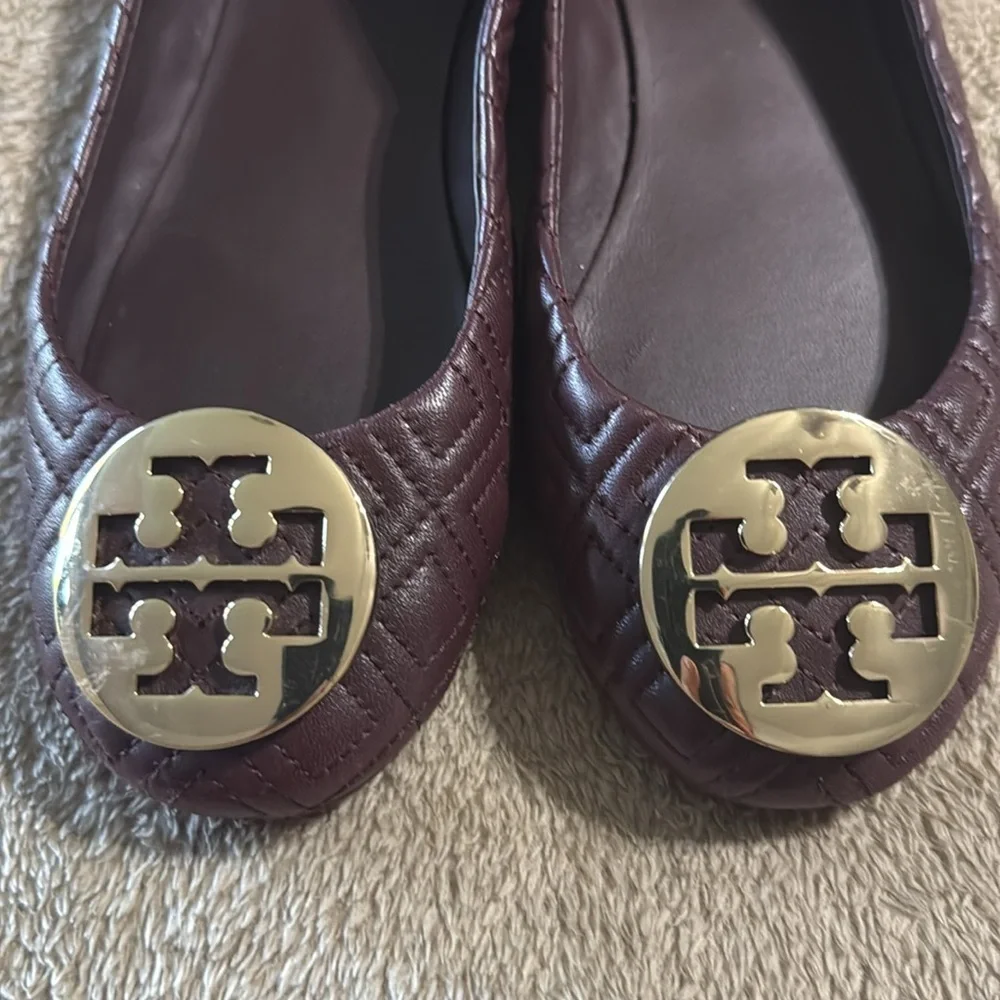 Tory Burch Quilted Minne Napps Burgundy Ballet Flats‎ with Gold Emblem - Picture 2 of 10